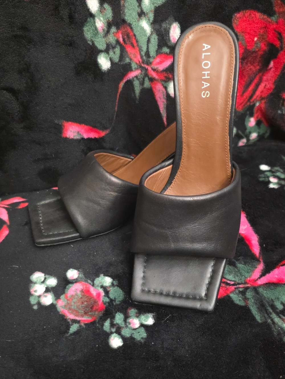 Alohas Puffy LeatherSquare Toed Mule Heels